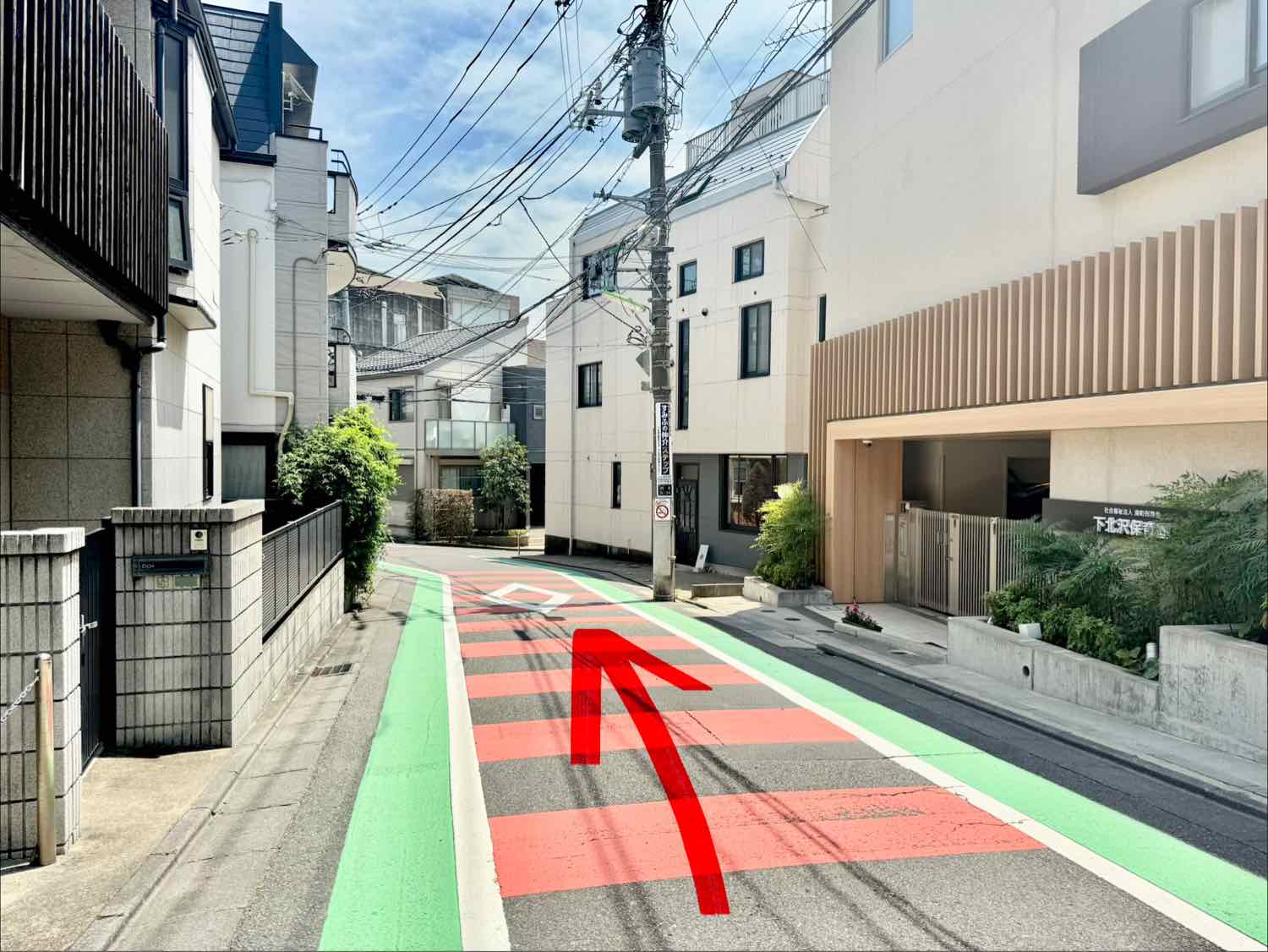 事務所までの道順：左折後の道なり