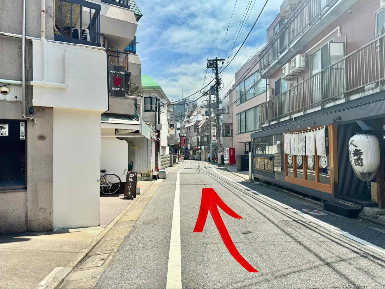 事務所までの道順：まもなく看板