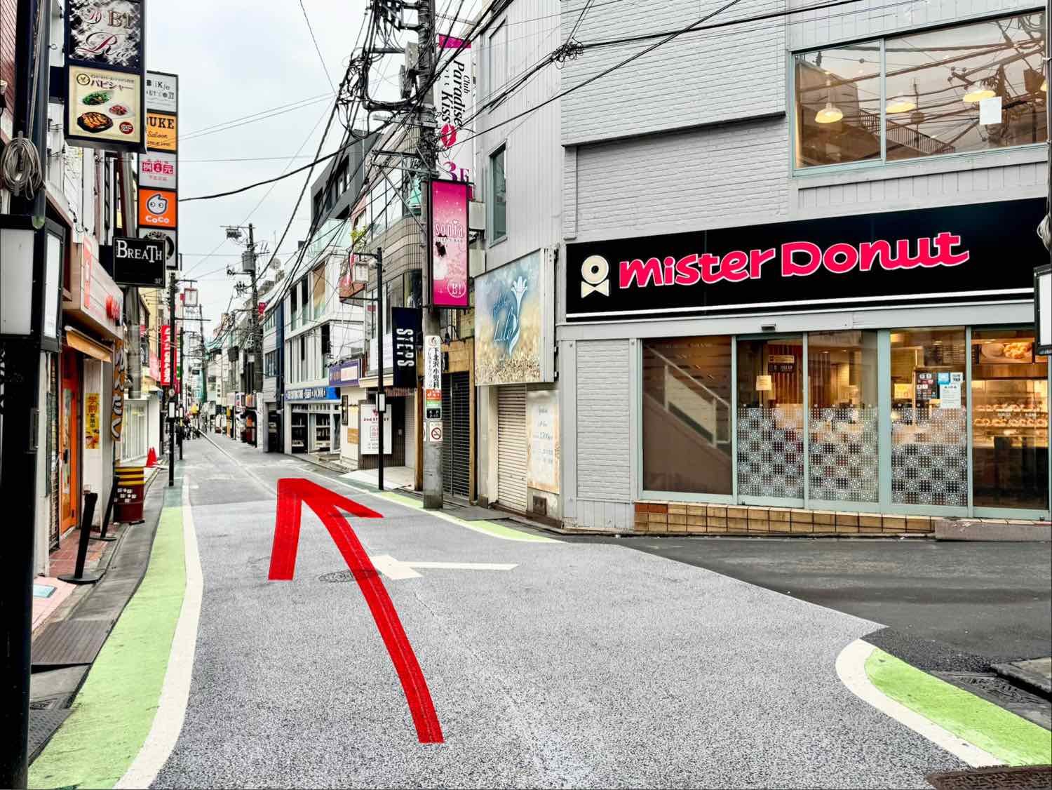 事務所までの道順：右手にミスタードーナツが見える場所