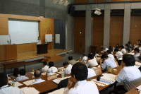 講演中の様子